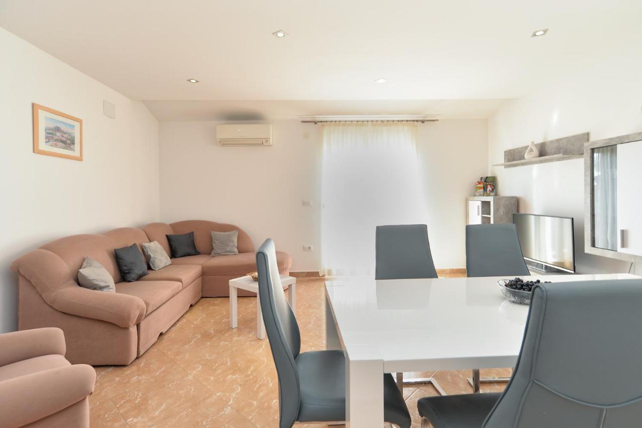 Apartment Patricia 1756 Pula Extérieur photo